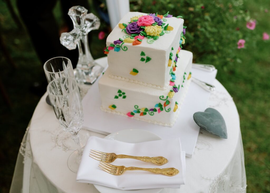 cake at small backyard wedding